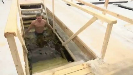 Raw: Russians Dip In Frigid Waters For Epiphany