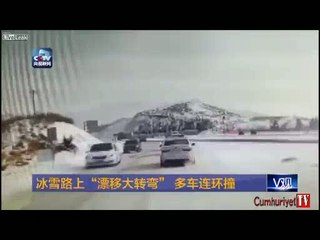 Üç otomobilin birbirine girdiği feci kaza anı kamerada