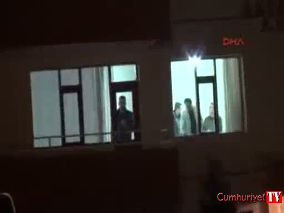 Yaşlı kadın boğazı kesilmiş ve 9 yerinden bıçaklanmış bulundu
