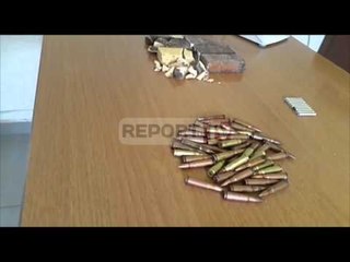 Report TV - Durrës, arrestohet Kola me çantë me  tritol, kapsolla dhe fishekë luftarakë