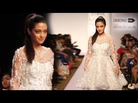 Riya Sen | Showstopper | Designer Farah Sajana & Karleo @ Lakme Fashion Week 2015