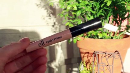 Natural makeup for green and blue eyes