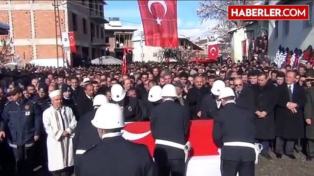 Şehit Polis Memuru Mustafa Yaşar'ın Cenazesi Toprağa Verildi (2)