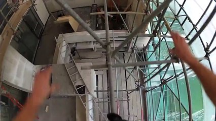 Buzz : James Kingston en session parkour sur les toits de Cambridge  !