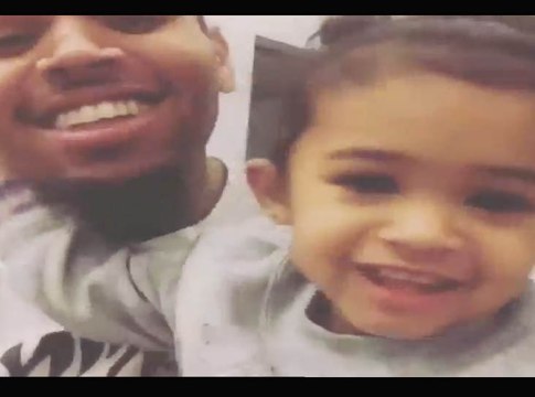 Exclu Vidéo : Chris Brown : Un super papa fou de sa fille Royalty !