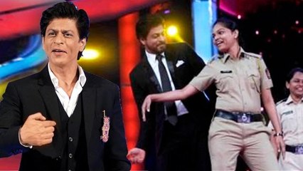 Shahrukh Khan DANCES With All Lady Cops @ Umang 2016