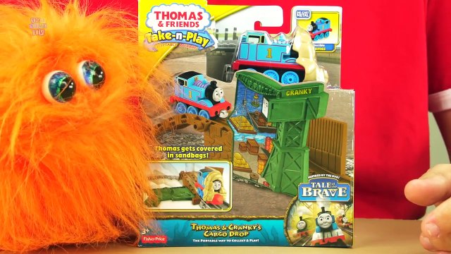 THOMAS & FRIENDS THOMAS & CRANKYS CARGO DROP TAKE N PLAY TOY PLAYSET FISHER PRICE