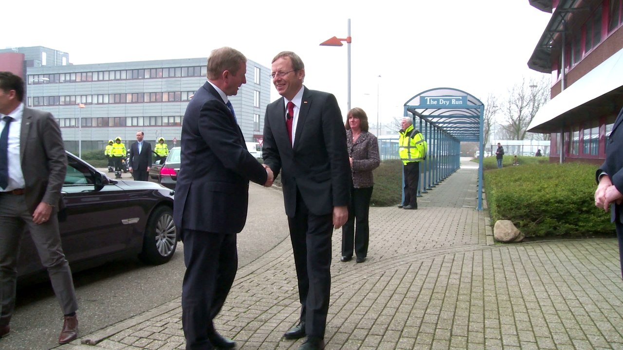 Irish prime minister visits ESTEC