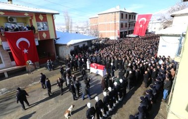 Şehit Polis, Türk Bayrağı Altından Geçirilerek Son Yolculuğuna Uğurlandı