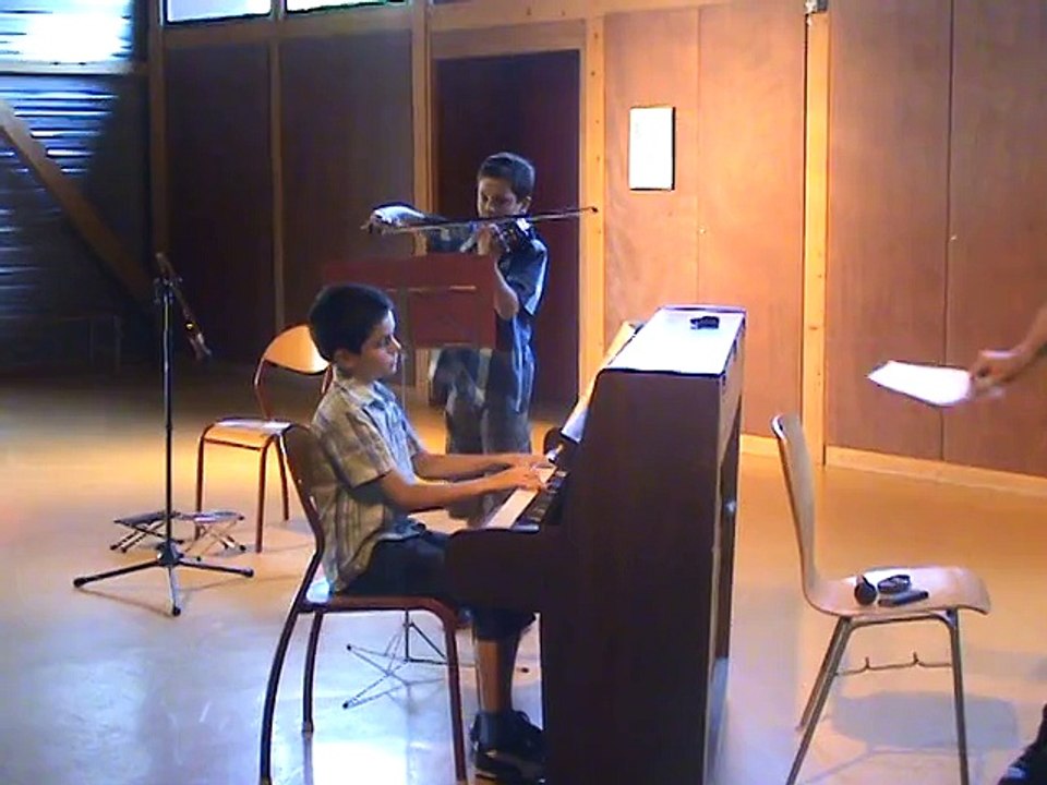 M2U01604 duo piano et violon, premiere danse hongroise, Brahms, audition du 11 juin 2014 Ateliers Musicaux de Scy Chazelles