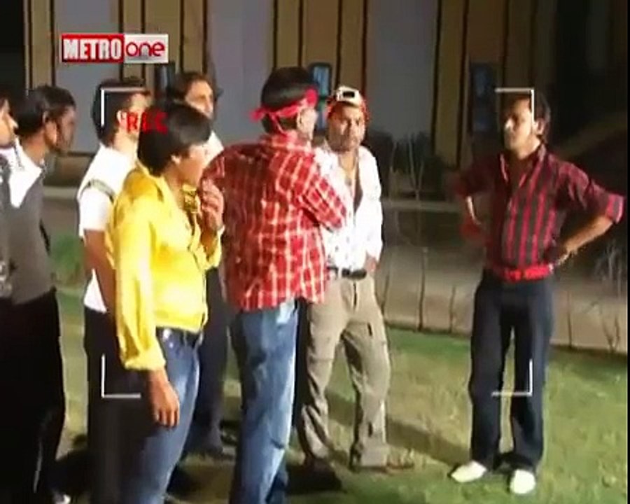 ---Zara Hut Kay Sikandar Sanam new funny