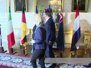 Lutte contre l'EI: la coalition internationale en conseil de guerre à Paris