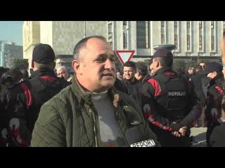Report TV - Të larguarit nga puna në protestë