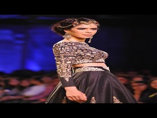 Sexy Babe Walks On Ramp At Lakmé Fashion Week 2015