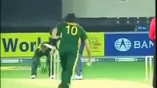 KEVIN PIETERSON vs SHAHID AFRIDI FUNNY INCIDENT.Rare cricket video