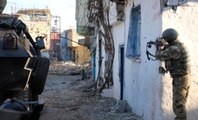 Diyarbakır Sur'da Patlama! 7 Güvenlik Görevlisi Yaralandı