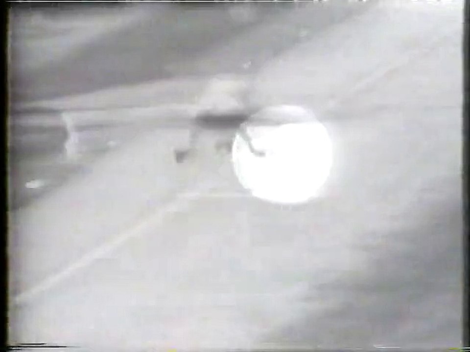 F18 Crash Lands With No Right Mainmount