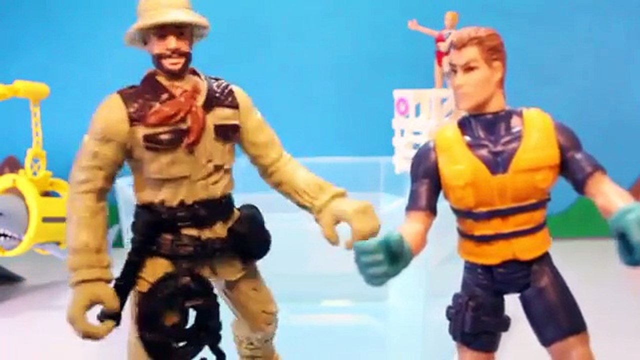 SHARK ATTACKS TRAINER in HEXBUG Shark Tank at SeaWorld Toys 4 Videos for Kids