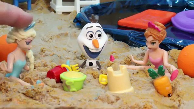 Frozen Olaf Melts at Beach | Disney Princess Beach Day | Frosty the Snowman