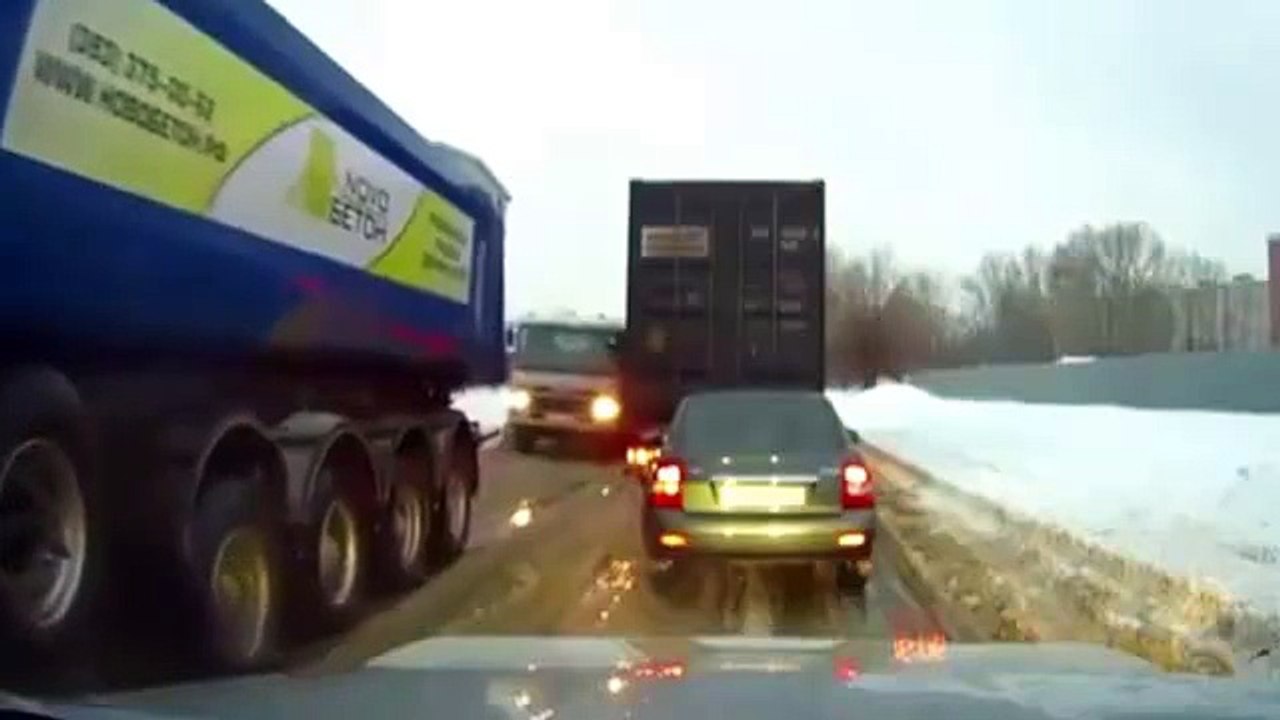 Pomocny kierowca koparki