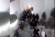 شاهد لحظة اقتحام المحتجين لمقر ولاية تونس