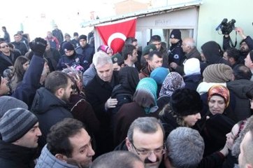 Şehidin Eşi 6 Aylık Bebeğiyle Morga Girdi, Gözyaşları Sel Oldu