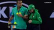 Le joli geste de Jo-Wilfried Tsonga envers une ramasseuse de balles à l'Open d'Australie
