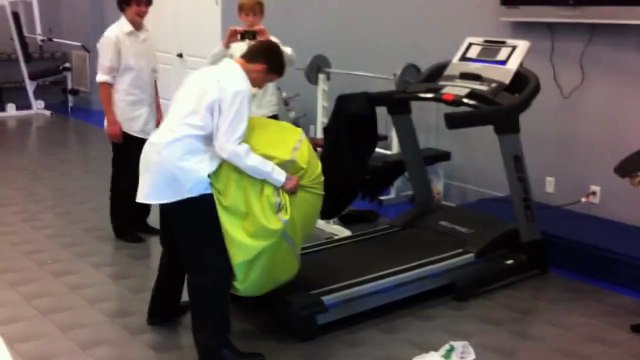 فيديو مضحك جدا: طرائف لصغار وكبار مع آلة المشي الرياضية أو جهاز السير