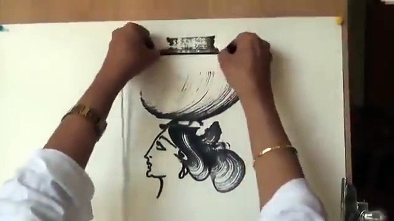 WTF - elle dessine avec une corde! =O
