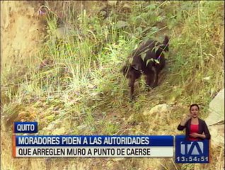 Moradores piden a autoridades que arreglen un muro en Chimbacalle