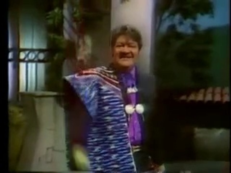 I heard this song first thing this morning. It seemed only appropriate to end the day with it. 'Siempre vas a ser mi Rey! Miss you, daddy.'