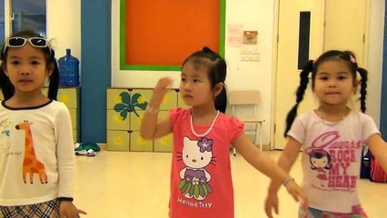 Múa: Gia đình nhỏ hạnh phúc to - Các bé trong CLB The light - Mầm non Ban Mai