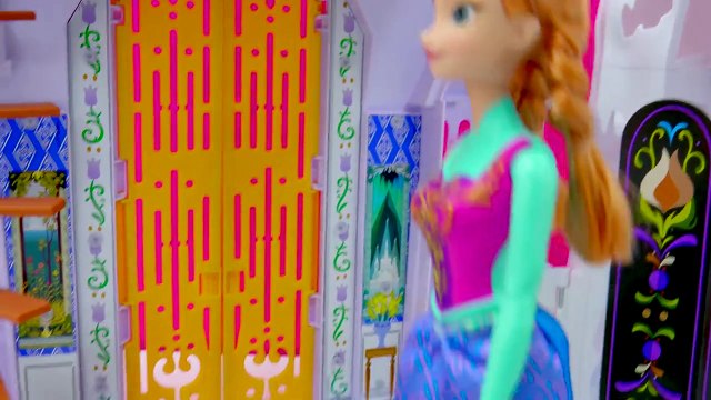 DSNY ⒻⓇⓄⓏⒺⓃ Queen Elsa Magical Lights Palace Castle Playset with Olaf Doll Toy Review Vi v