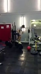 Parcours d'équilibre dans une salle de sport