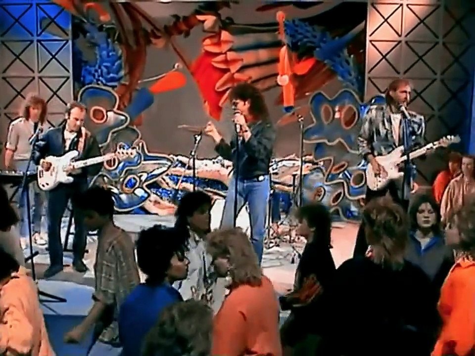 Mike & The Mechanics - All I Need Is A Miracle - ( Alta Calidad ) HD