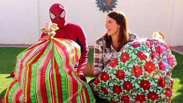 GIANT SURPRISE TOYS CHRISTMAS BAGS! Balloons, Blind Bags, Cars Toys & Barbie DisneyCarToys