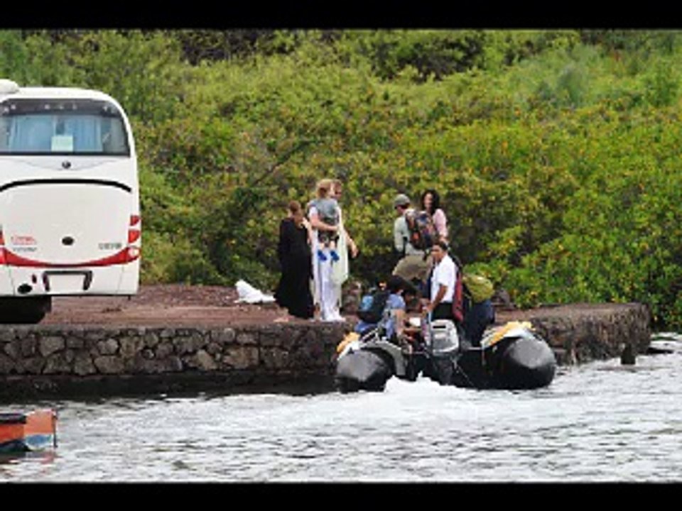 Jolie-Pitt in Galapagos - April 17 2012