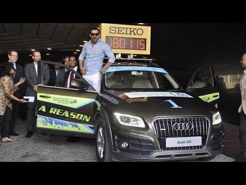 John Abraham Unveils The Lead Car For STANDARD CHARTERED MUMBAI MARATHON 2015