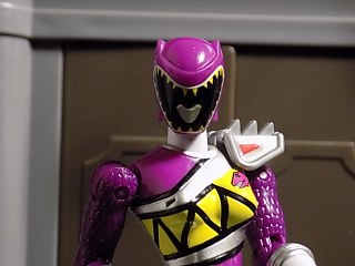 BANDAI KYORYU VIOLET YAYOI (SIGH, purple ranger) ACTION FIGURE REVIEW