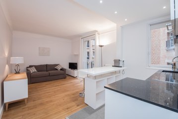 (Ref: 16072) Furnished studio for rent on rue de la Pompe (Paris 16th)