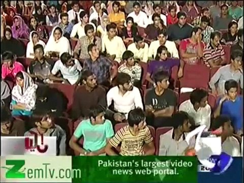 Boy Slap Sana Bucha (PMLN Employee) in Live Show - LAKIN