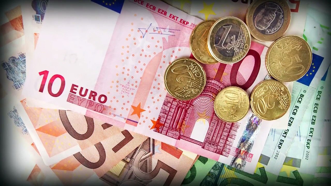 Money and Finance Crash Course Economics #11