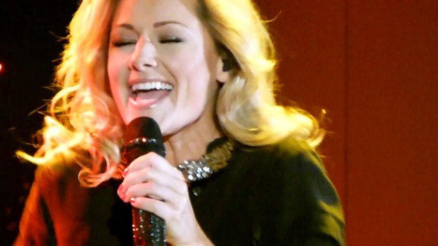 Helene Fischer, Mitten im Paradies und Ich will immer wieder dieses Fieber spür'n (Luzern 2014)