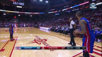 K.J. McDaniels fait 5 fautes en moins d'une minute