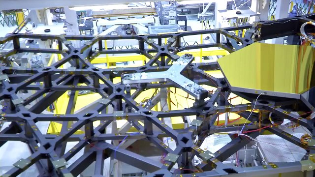 Astronaut Scott Kelly Greets ComicCon