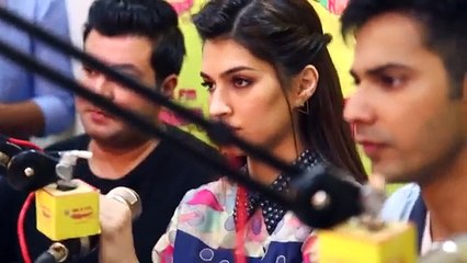 The Funnest Rapid Fire With Dilwale team _ RJ Suren