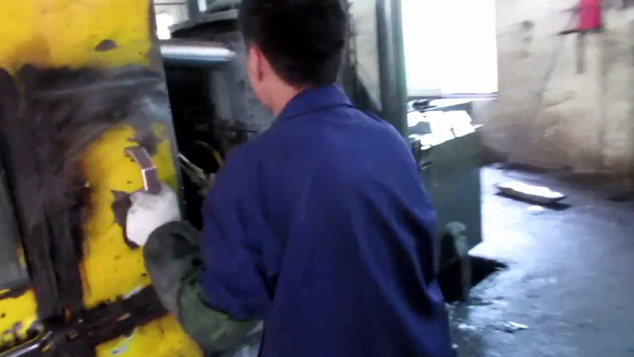 Furniture Hardware, Furniture Fittings and Cabinet Hardware - China: Glass Sliding Doors Locks / Production 4