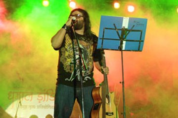 Pritam sings Afghan Jalebi live and the crowd goes wild!