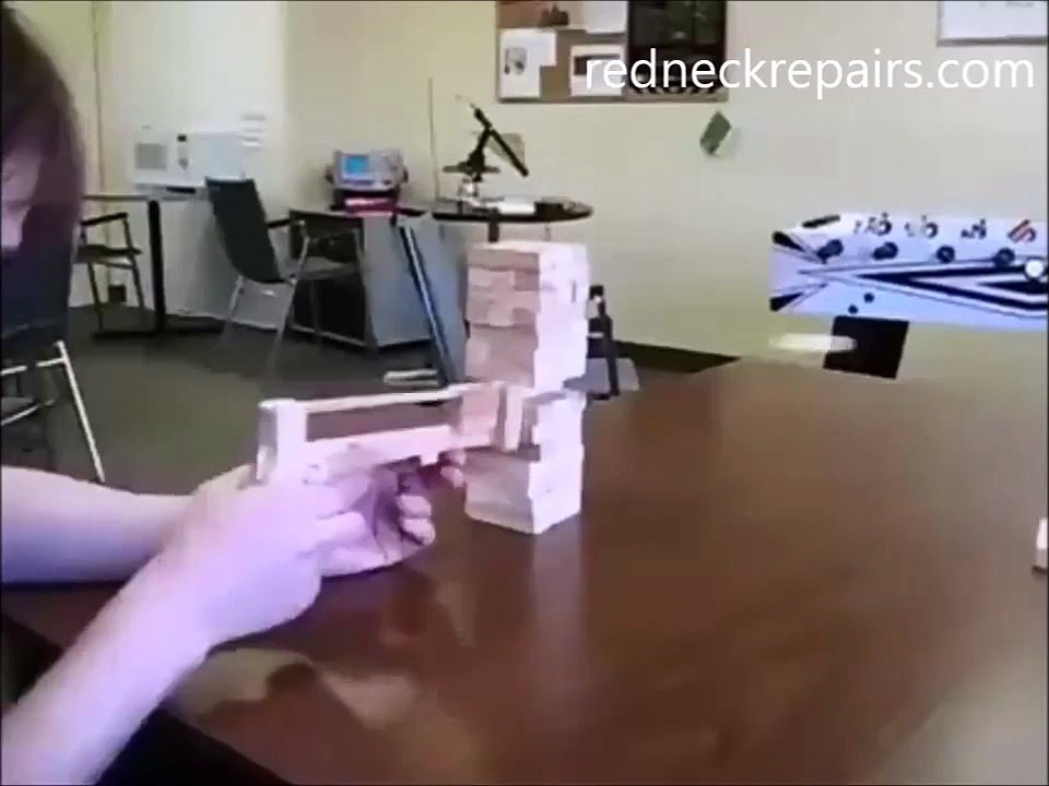 C'est comme ça qu'on joue à Jenga...