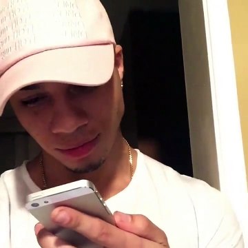 Un rappeur en duo avec Siri sur une impro énorme! Gros flow hip hop